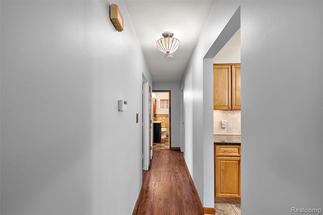 637 S Edgeworth Avenue, Royal Oak, MI 48067