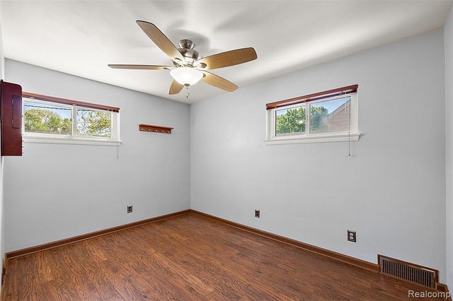 637 S Edgeworth Avenue, Royal Oak, MI 48067