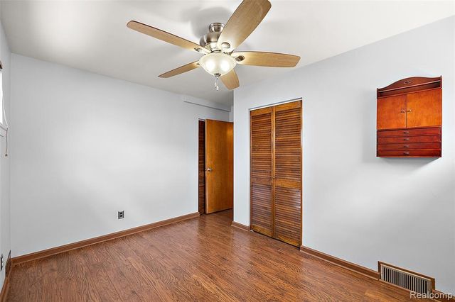 637 S Edgeworth Avenue, Royal Oak, MI 48067