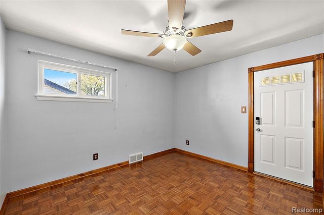 637 S Edgeworth Avenue, Royal Oak, MI 48067