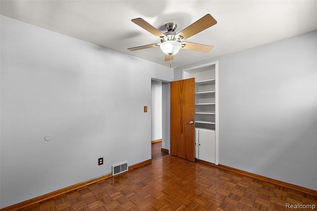 637 S Edgeworth Avenue, Royal Oak, MI 48067
