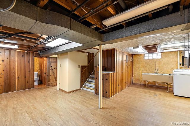 637 S Edgeworth Avenue, Royal Oak, MI 48067