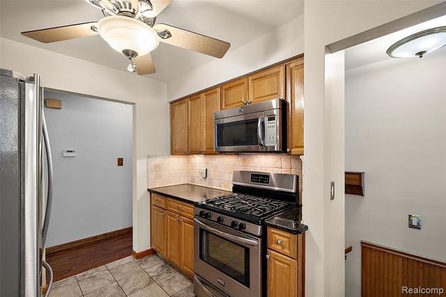 637 S Edgeworth Avenue, Royal Oak, MI 48067