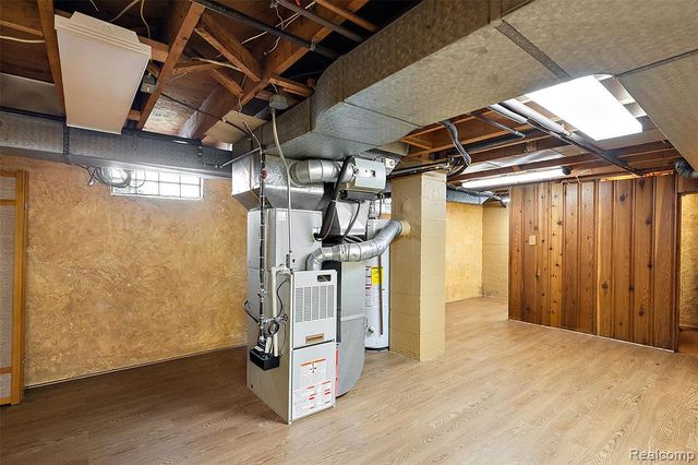 637 S Edgeworth Avenue, Royal Oak, MI 48067