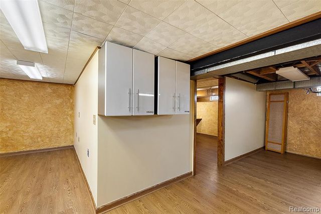 637 S Edgeworth Avenue, Royal Oak, MI 48067