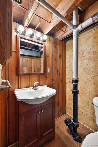 637 S Edgeworth Avenue, Royal Oak, MI 48067