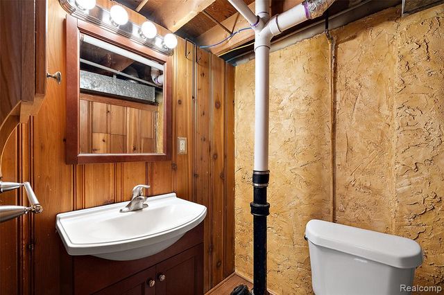 637 S Edgeworth Avenue, Royal Oak, MI 48067