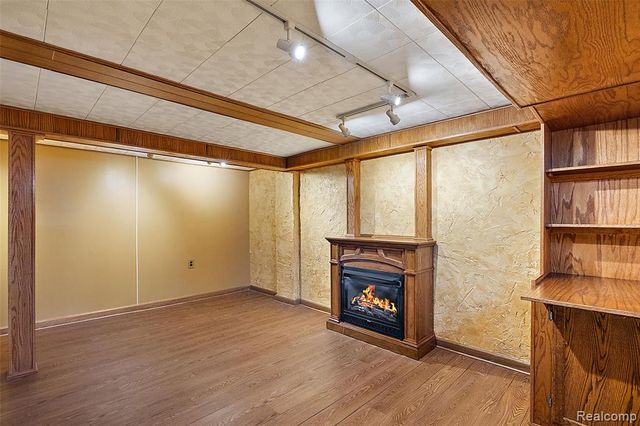 637 S Edgeworth Avenue, Royal Oak, MI 48067
