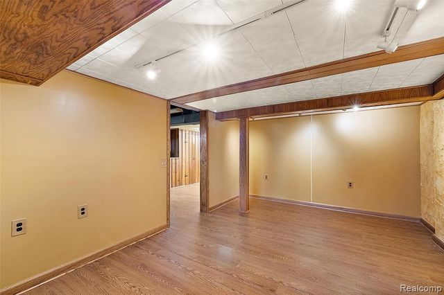 637 S Edgeworth Avenue, Royal Oak, MI 48067