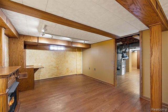 637 S Edgeworth Avenue, Royal Oak, MI 48067