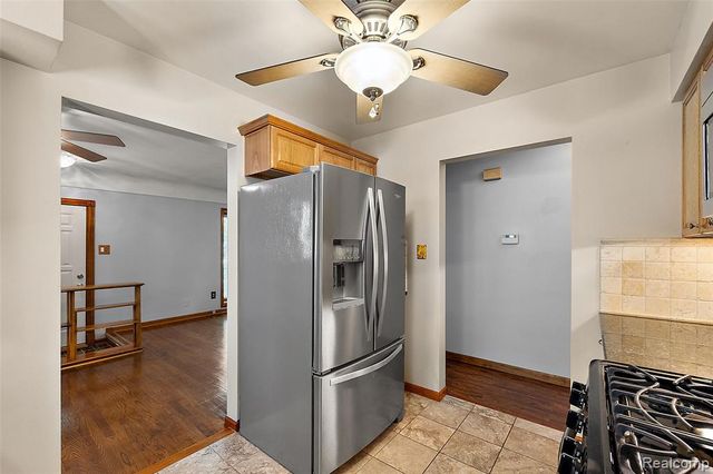 637 S Edgeworth Avenue, Royal Oak, MI 48067