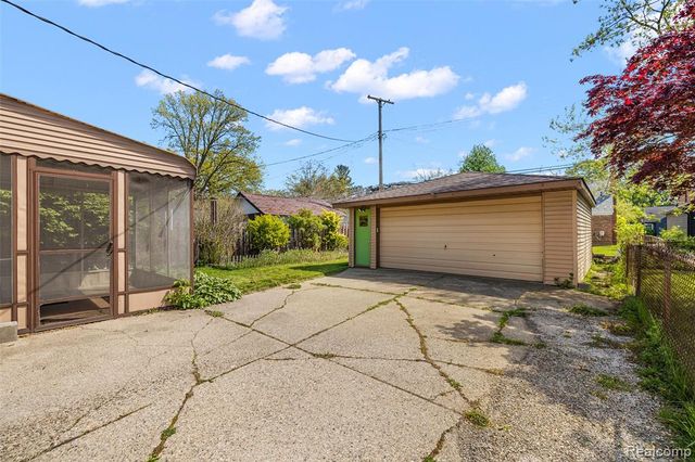 637 S Edgeworth Avenue, Royal Oak, MI 48067