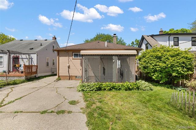 637 S Edgeworth Avenue, Royal Oak, MI 48067