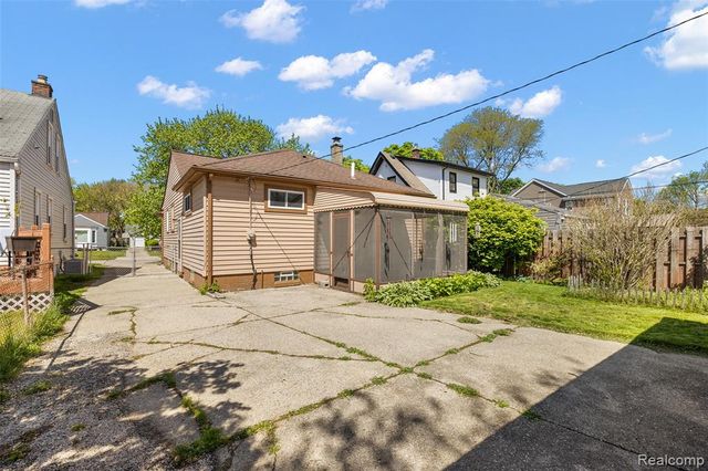 637 S Edgeworth Avenue, Royal Oak, MI 48067