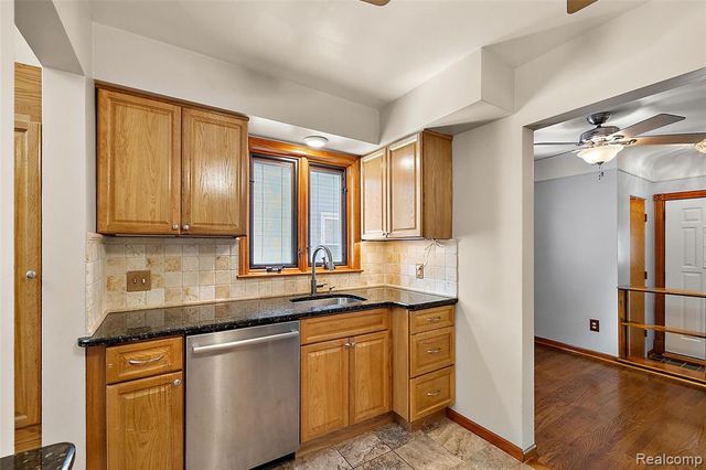 637 S Edgeworth Avenue, Royal Oak, MI 48067