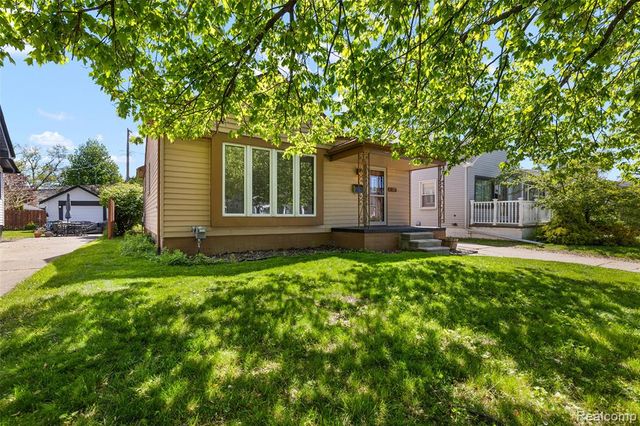 637 S Edgeworth Avenue, Royal Oak, MI 48067
