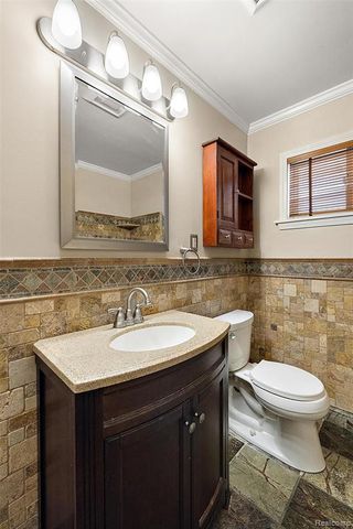 637 S Edgeworth Avenue, Royal Oak, MI 48067
