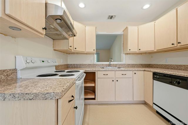 1565 Calebs Way D15, Greenport, NY 11944
