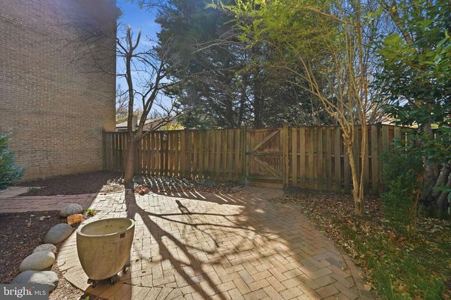 3152 EAKIN PARK CT, Fairfax, VA 22031