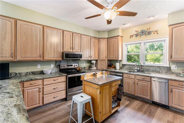 185 Red Maple Drive, Hampton, GA 30228