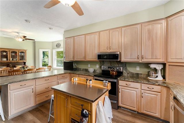 185 Red Maple Drive, Hampton, GA 30228
