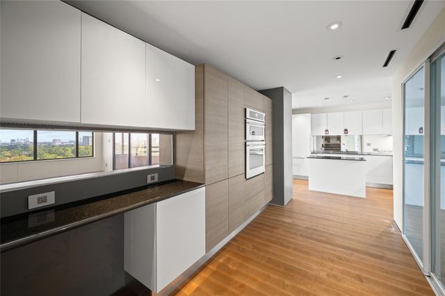 101 Westcott Street 1401, Houston, TX 77007