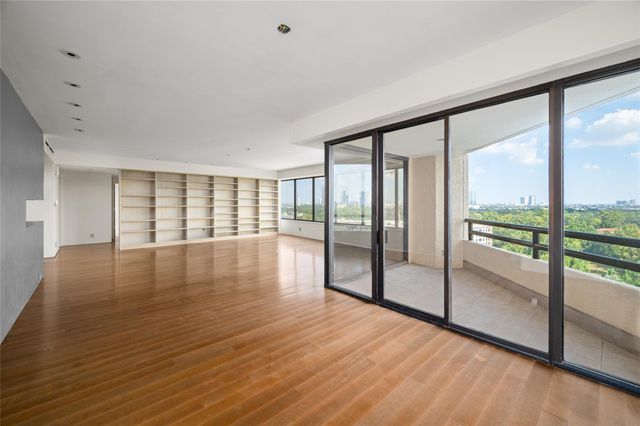 101 Westcott Street 1401, Houston, TX 77007