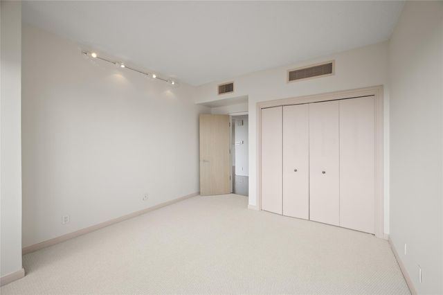 101 Westcott Street 1401, Houston, TX 77007