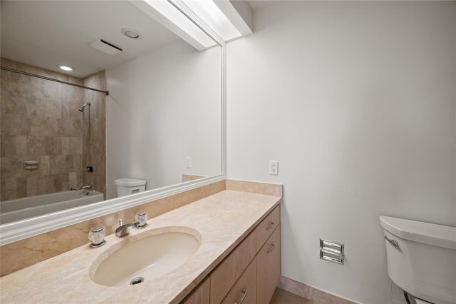 101 Westcott Street 1401, Houston, TX 77007