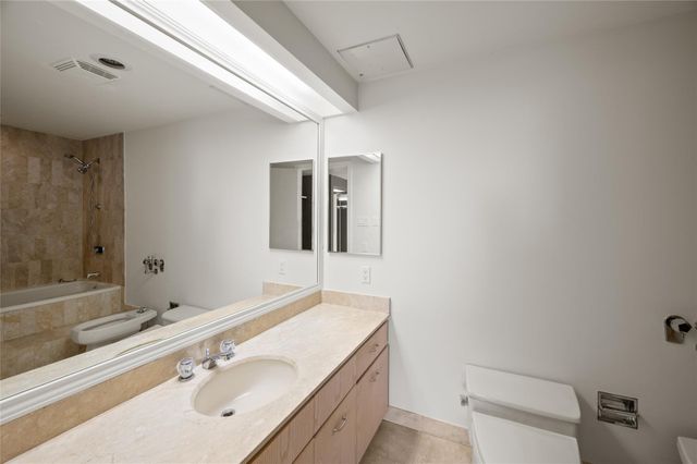 101 Westcott Street 1401, Houston, TX 77007