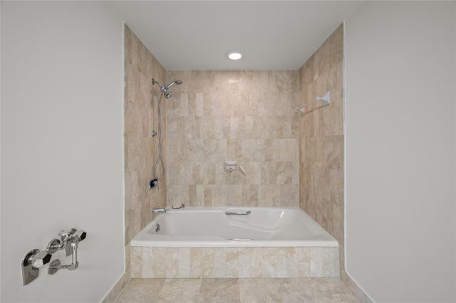 101 Westcott Street 1401, Houston, TX 77007