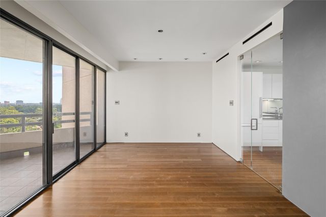 101 Westcott Street 1401, Houston, TX 77007