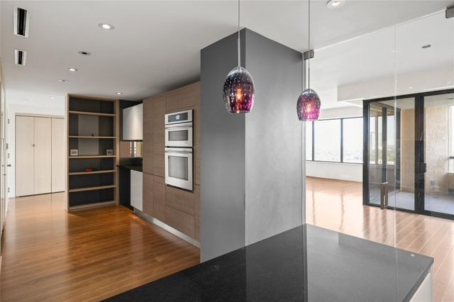 101 Westcott Street 1401, Houston, TX 77007