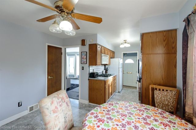 36686 Thinbark Street, Wayne, MI 48184