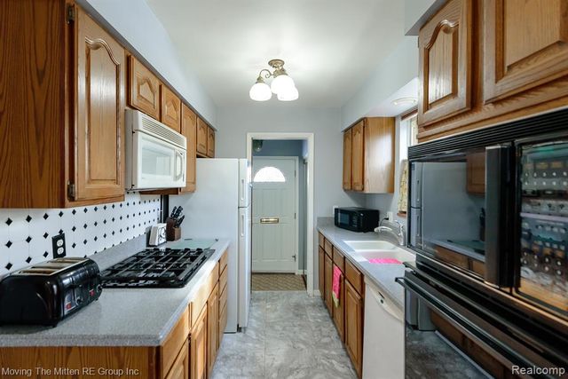 36686 Thinbark Street, Wayne, MI 48184