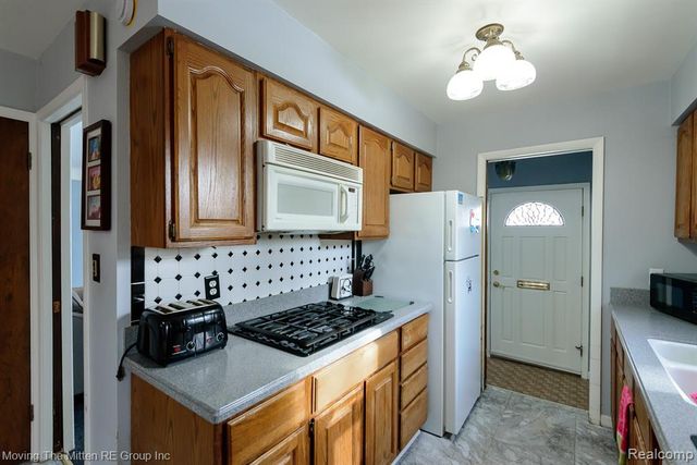 36686 Thinbark Street, Wayne, MI 48184