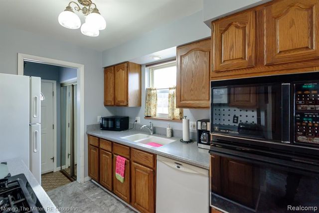 36686 Thinbark Street, Wayne, MI 48184