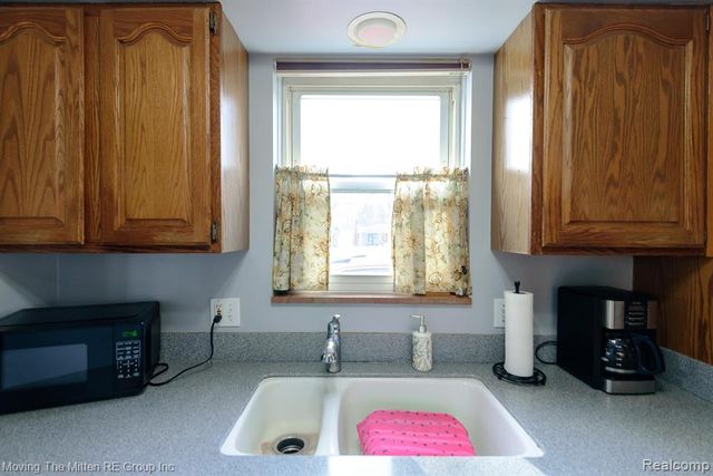 36686 Thinbark Street, Wayne, MI 48184