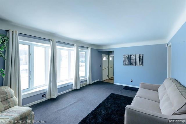 36686 Thinbark Street, Wayne, MI 48184