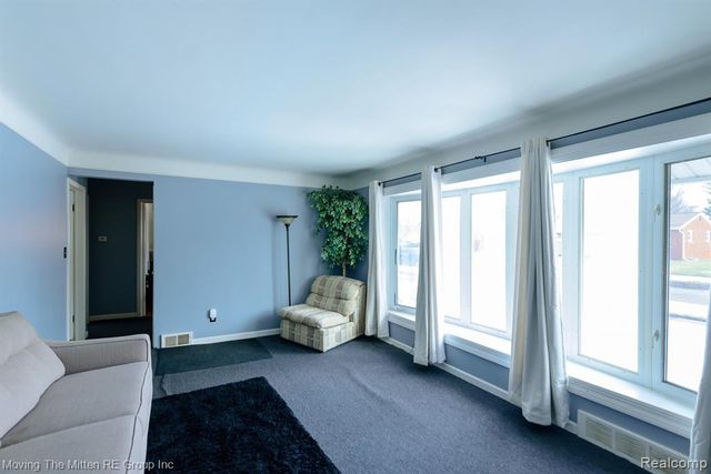 36686 Thinbark Street, Wayne, MI 48184