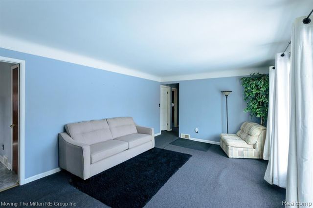 36686 Thinbark Street, Wayne, MI 48184