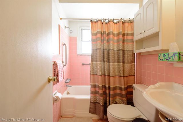 36686 Thinbark Street, Wayne, MI 48184