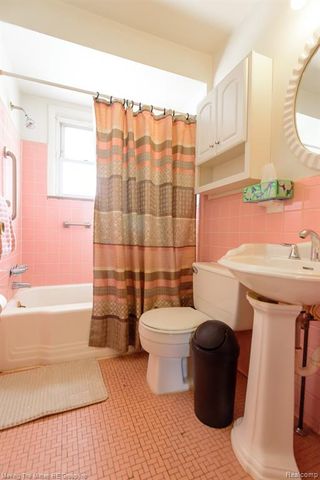 36686 Thinbark Street, Wayne, MI 48184