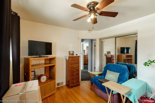 36686 Thinbark Street, Wayne, MI 48184