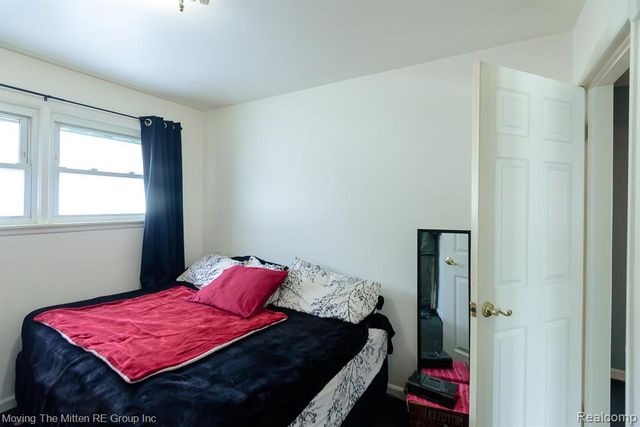 36686 Thinbark Street, Wayne, MI 48184