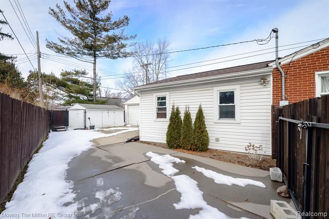 36686 Thinbark Street, Wayne, MI 48184