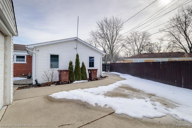 36686 Thinbark Street, Wayne, MI 48184