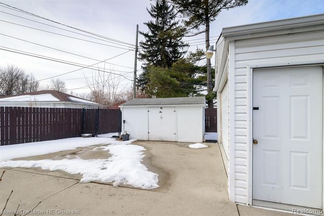 36686 Thinbark Street, Wayne, MI 48184