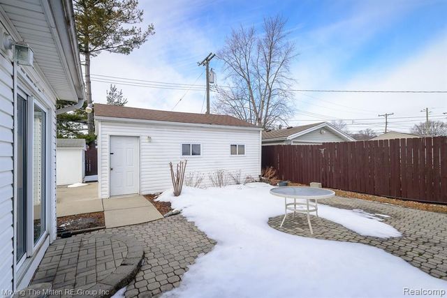 36686 Thinbark Street, Wayne, MI 48184