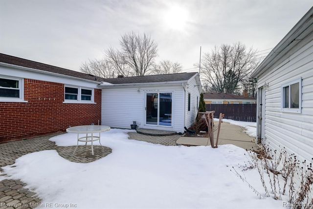 36686 Thinbark Street, Wayne, MI 48184